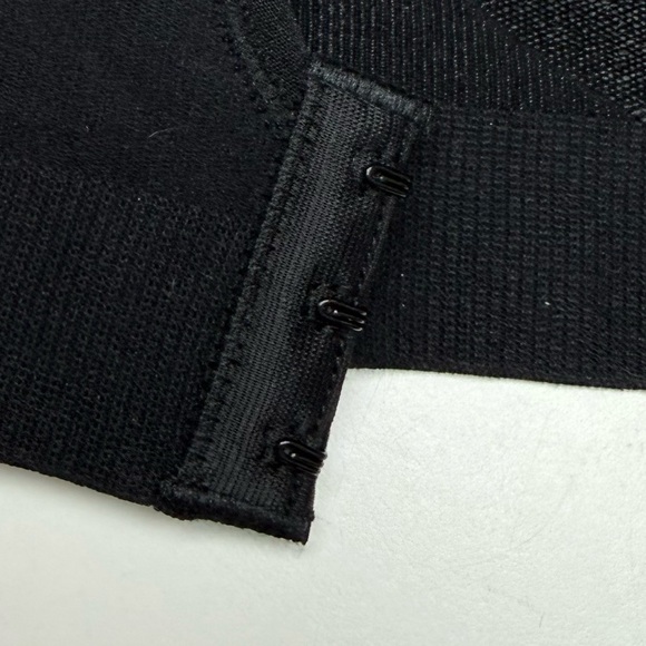 Seamless Black and Cream Bralette Set - Picture 13 of 16